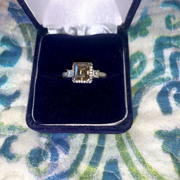 Beautiful one of a kind engagement ring found at an estate sale - Picture 1 of 5